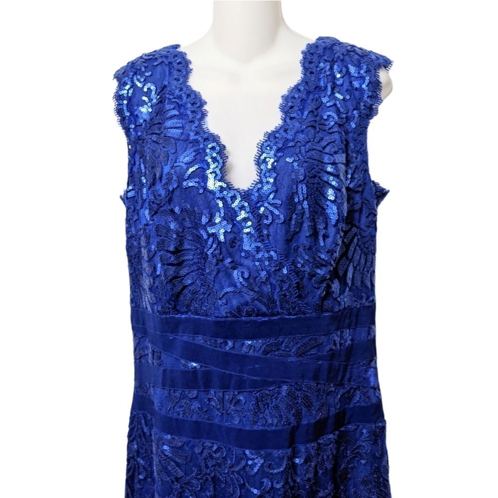 TADASHI SHOJI Paillette Embroidered Lace Banded Waist V-Neck Gown 14 - Picture 4 of 12